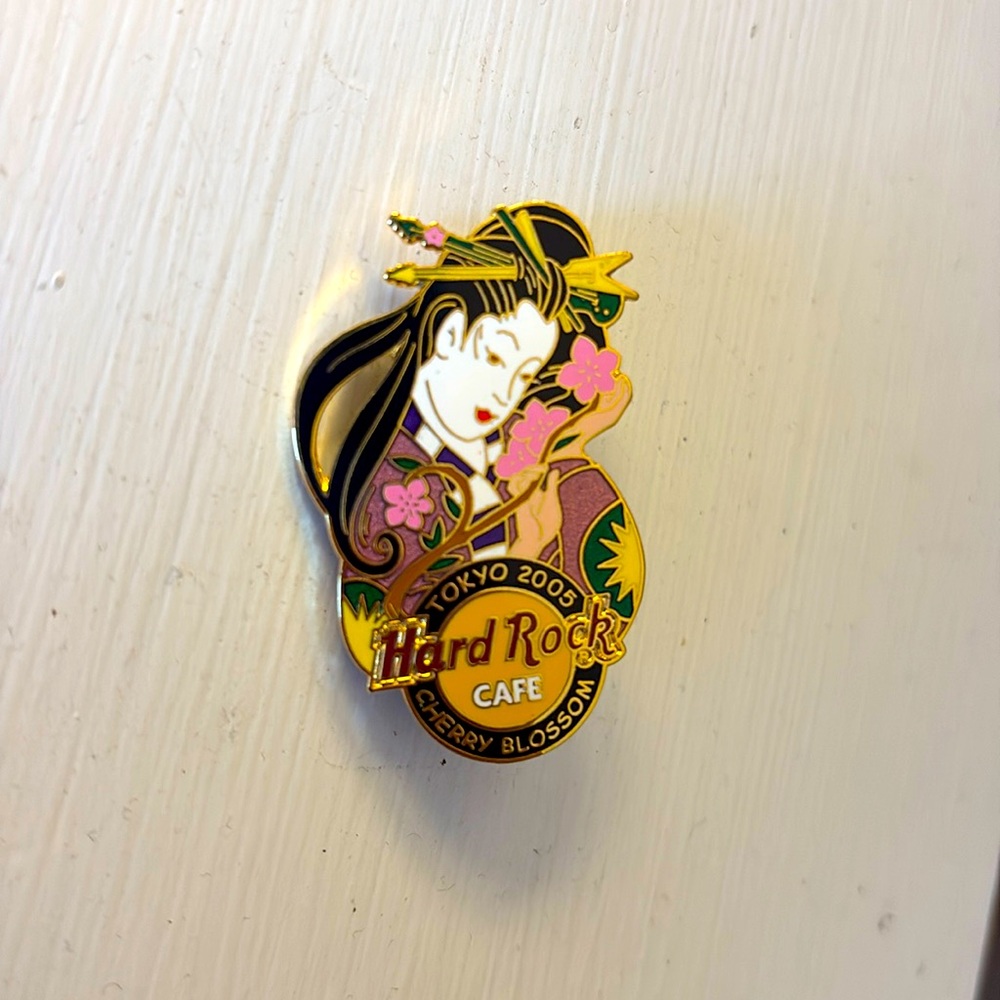 Hard Rock Cafe Tokyo 2005 Cherry Blossom lapel pin